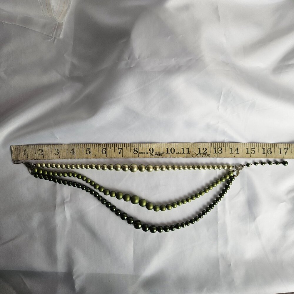 Vintage Olive Green Ombre Faux Pearl Necklace & Clip-On Earrings Set – 17" - Picture 10 of 16